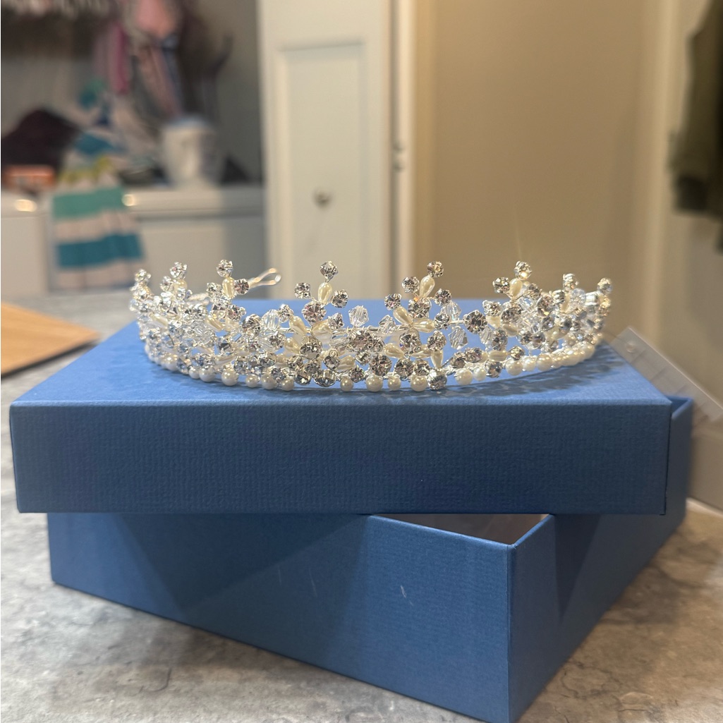 Sparkling Crystal Bridal Tiara Crown In Silver Tone